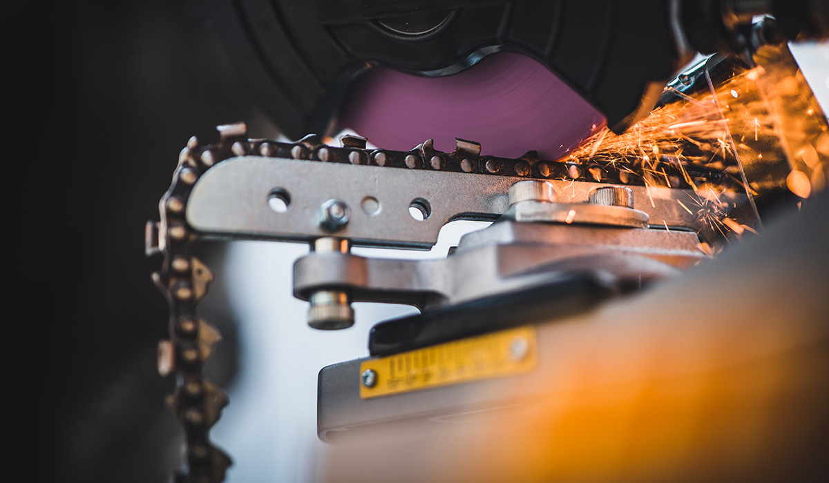 How To Choose The Right Chainsaw For Your Needs