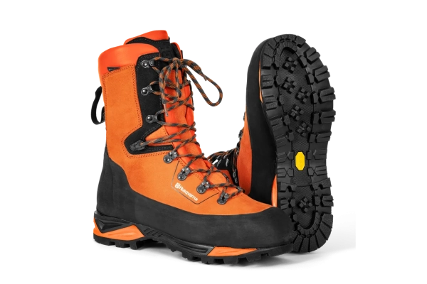 Protective leather boots with saw protection, Technical 24