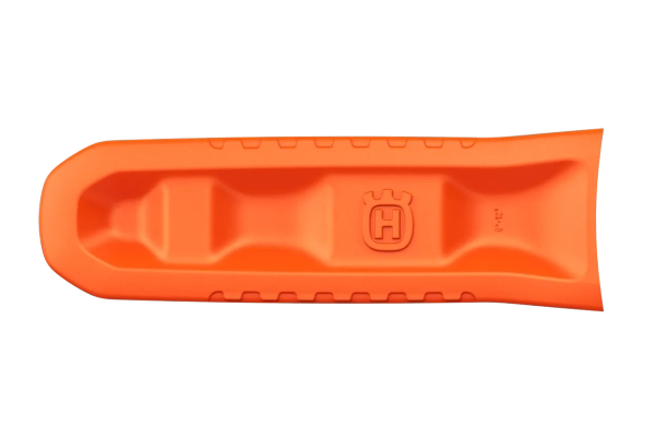 Chainsaw guide bar cover